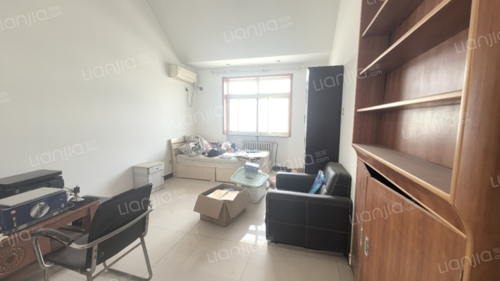 此房本满五 税费低 ，格局 通风性好 ，采光很好。-卧室C