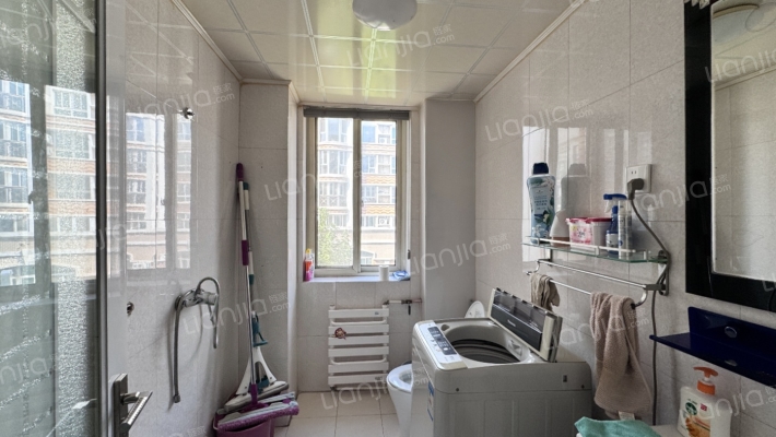 范阳路沿线 5居室 精装修 采光充足 通风好-卫生间B