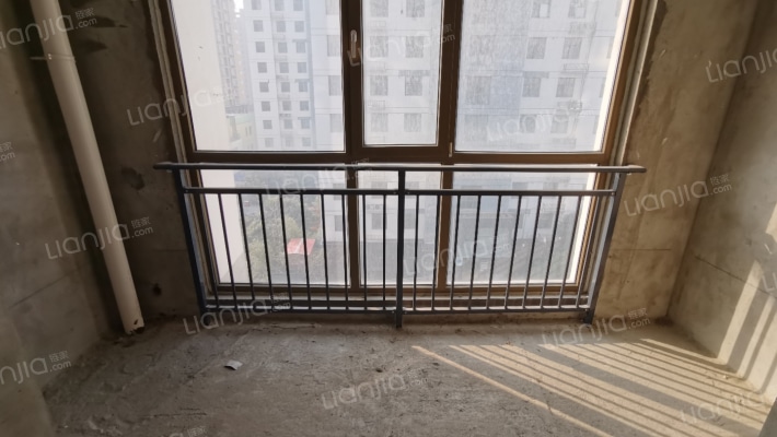 河南电梯现房，有证可按揭，随时看房-阳台
