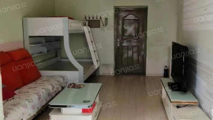 此房满五，集中供暖，交通便利，停车方便-客厅