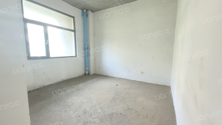 此房产证满二，大花园，带车库，诚意出售。-卧室B