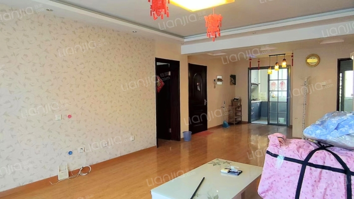 德信公园 旁板楼社区，三阳开泰户型，满五唯一-客厅