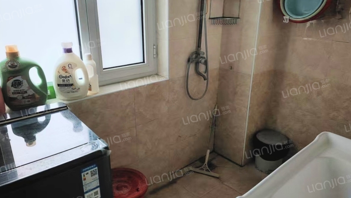 房子采光好，中 间 楼 层 无 遮 挡-卫生间