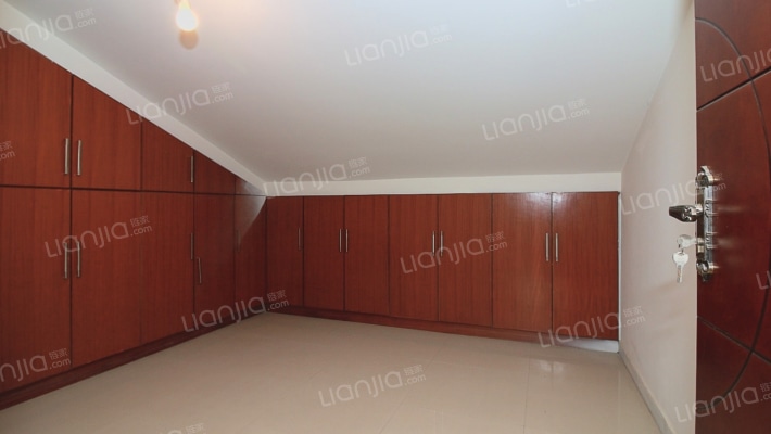 军欣别墅 带花园  满二精装修  停车方便-卧室A