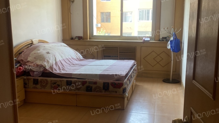 房本满五，南北通透，跃层，有小房。。。。。。。。。-卧室C