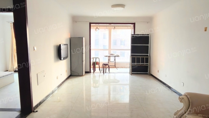 急售汇元京品朝南两居，简装，价格美丽-客厅