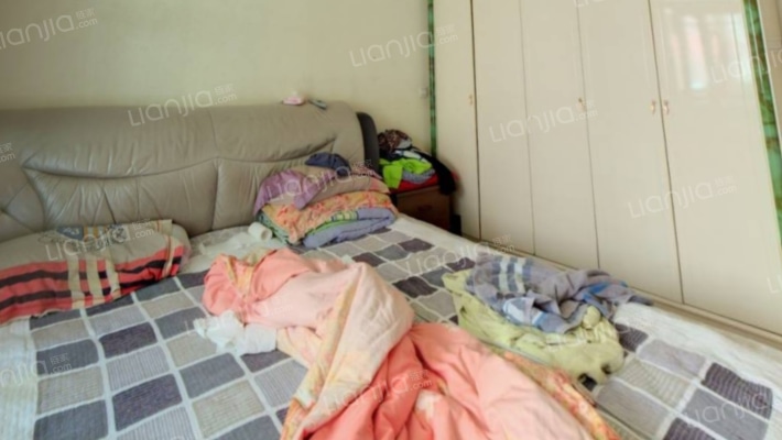 华阳主路 金地小区 低楼层 大三居-卧室A