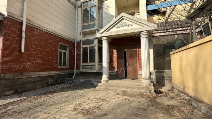 码头离高速近 联排别墅前后带小院 低总价 可议-入户花园