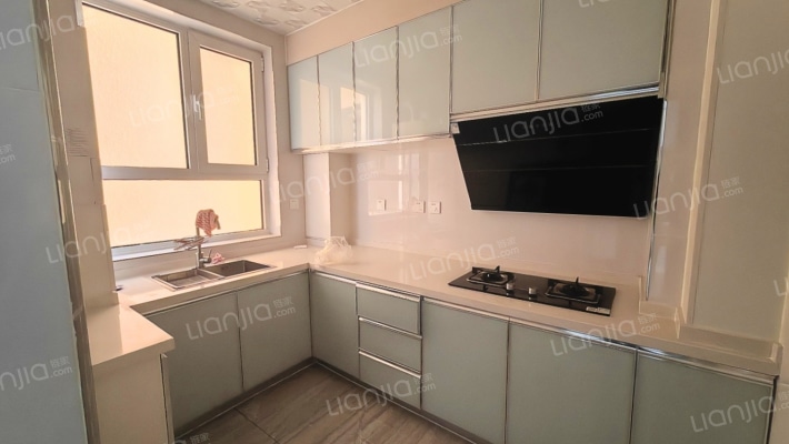 新星小区二期全阳户型，带车位和地下室，精装拎包入住-厨房