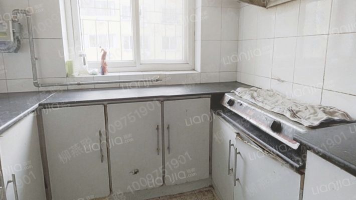 出门东兴街，近双语，公摊小，中间楼层，满五唯一-厨房