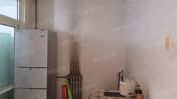 板楼，公摊小，南北通透两居，无遮挡，采光很好-餐厅