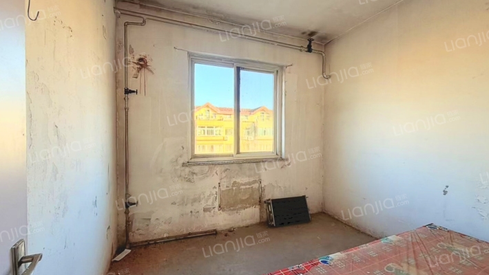 宝石花物业  集中供暖   阁楼 4居室-卧室B