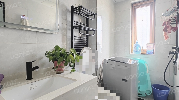 南北大三居，总价低，房本满二，税费少，-卫生间B