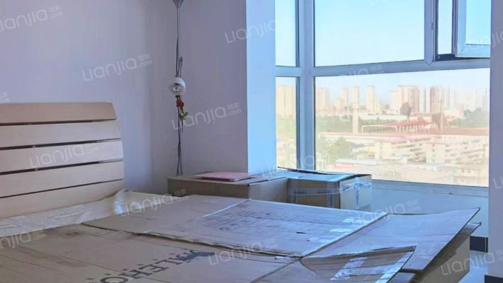 繁华地段，满五唯一。精装未住，拎包入住。-卧室A