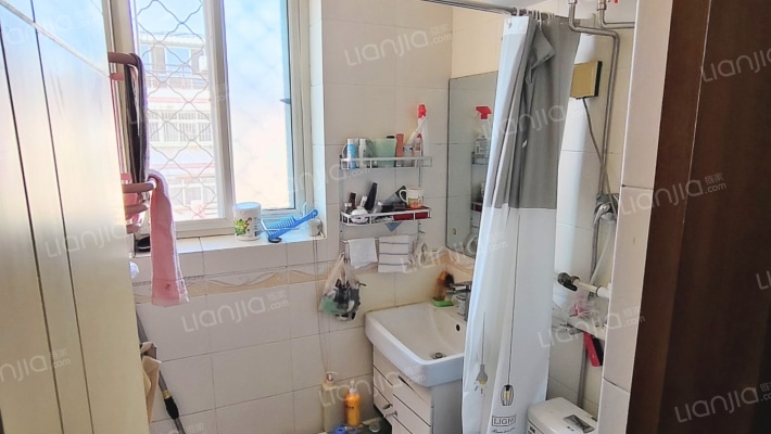 此房跃层复式、楼上楼下南北通透户型好、无遮挡采光好-卫生间B