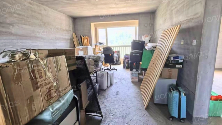 房本满二，全天采光南向低楼层，无尾款，手续简单-客厅