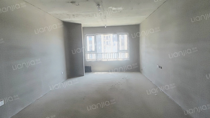 钻石商圈 三阳面三居室 双卫 客厅带阳台 购物方便-客厅