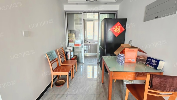 北新家园精装修三居，户型方正，南北双通透-餐厅