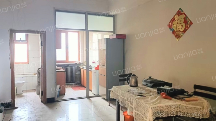 南北通透大三居，户型方正，明厨明卫，集中供暖-餐厅