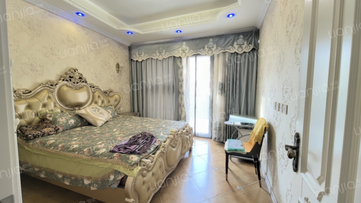 南北通透的联排别墅，品质社区，绿化好，没有遮挡.-卧室C