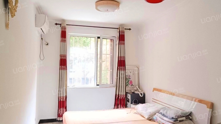 此房南北通透洋房，精装修拎包入住， 交通便利-卧室A