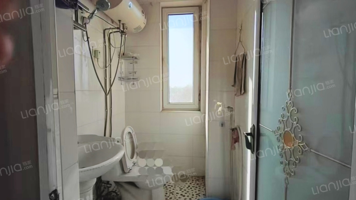 好位置好楼层，正规一居室，采光好。-卫生间