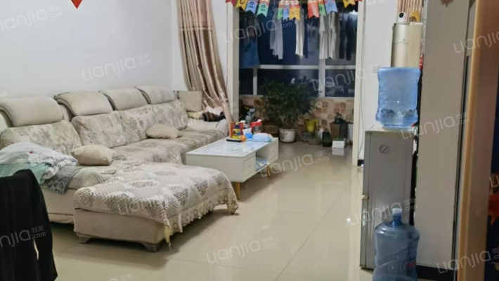 此房户型好，全阳2居，采光充足，交通便利，-客厅