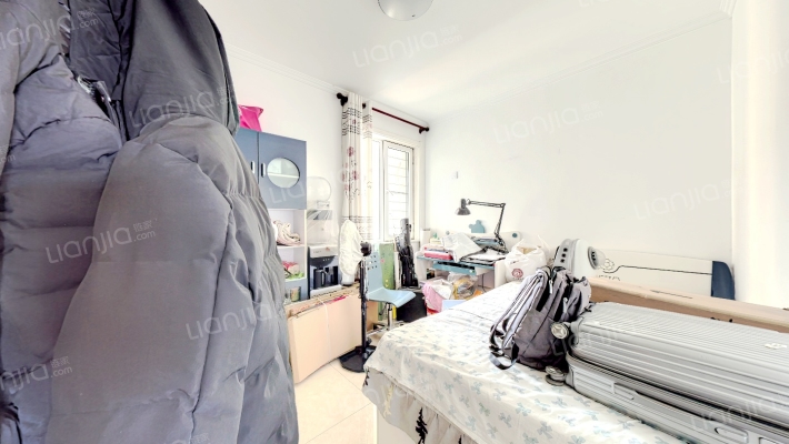 天保郦景社区为南北两排，共计九栋高层，电梯房-卧室A