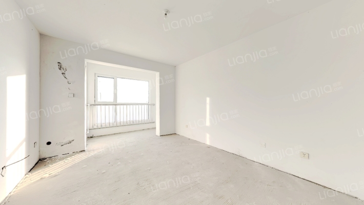 南北通透，全天采光，无遮挡，房本满二，随时过户-客厅