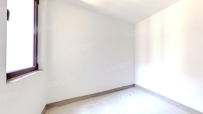 高铁东站，园林式住宅，房本满二房本在手-卧室A