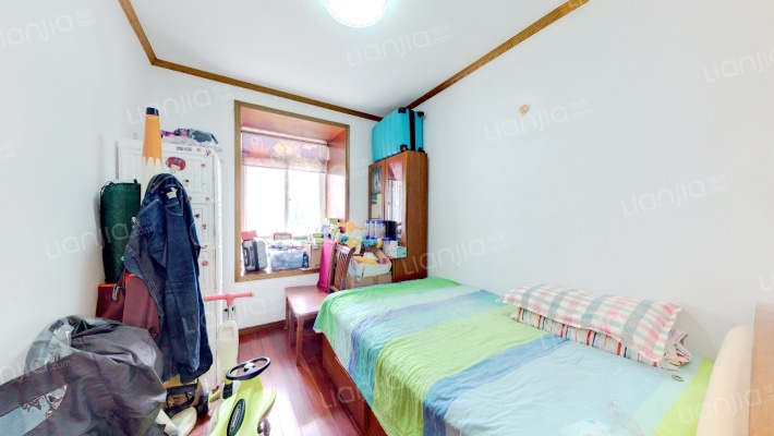 居家装修 满五年 小3房 诚心出售 小区中间-卧室C