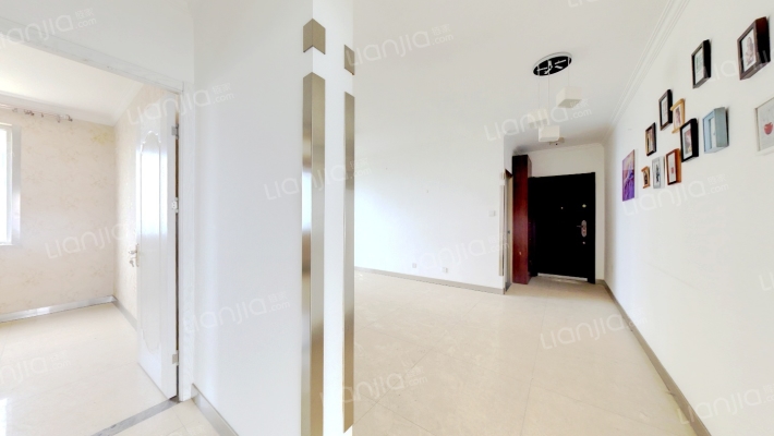 水岸花城，精装两居，明厨明卫，南北通透，中间楼层-客厅