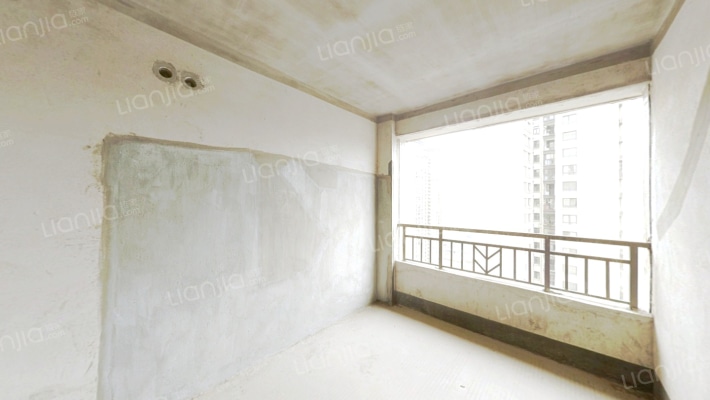 兴进实业汇城小区，毛坯3房中间楼层带生活阳台-卧室C