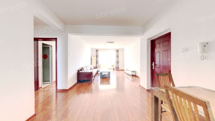 户型通透， 一梯两户， 交通便利。满五-客厅