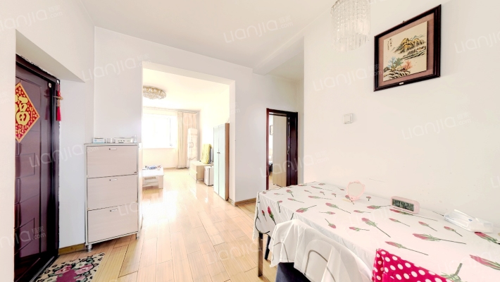 此房满五唯一,南北通透,户型方正,自住装修,板楼-餐厅