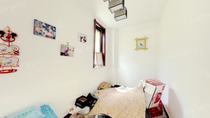 鸿坤理想湾下叠别墅，精装修，满五不唯一，诚意出售-卧室B