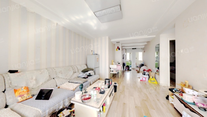 此房房本满二  通透三居室  格局合理 集中供暖-客厅