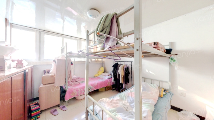 东大街板楼社区南北通透两居室精装修好地段 公摊小-卧室A