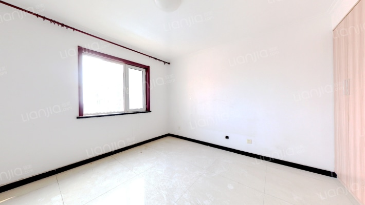 房本满五唯一，南北通透格局  楼层好 采光充足-卧室B