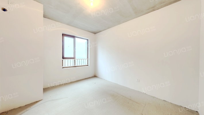 鸿坤南区，朝阳三居室。采光视野无遮挡。-卧室B