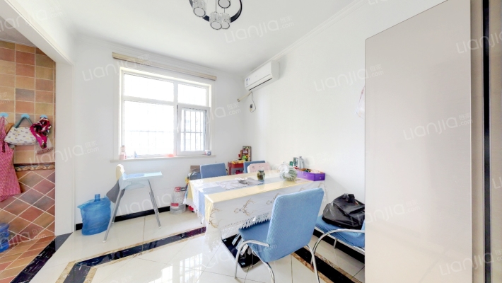 洋房上跃 精装修带露台车位 环境好 出行方便-餐厅