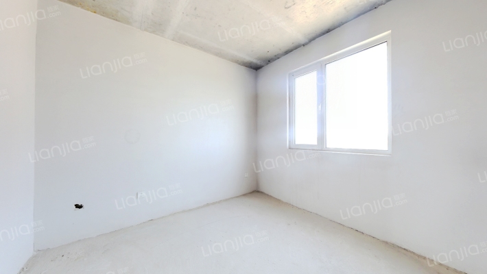 中间楼层，南北通透三居，毛坯随意装带地下车位-卧室B