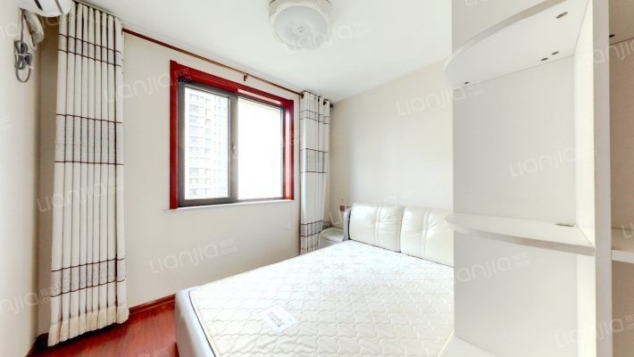 精装修 南北3居F户型 中层 东院 满二 带地下室-卧室B