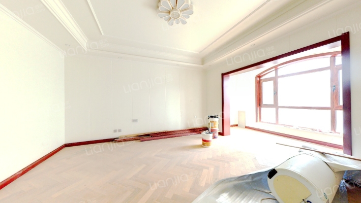 叠拼别墅下叠。共三层，还60平米花园 精装修-卧室B