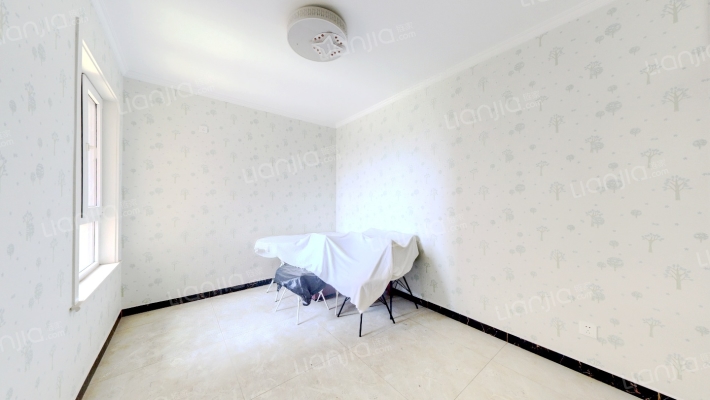 全阳两居，户型方正，中间楼层，花园小区，精装未住-卧室A