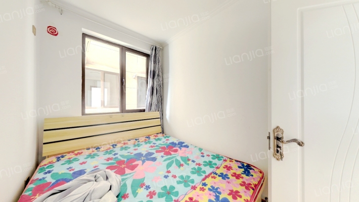 中高楼层的南向三居室，采光好。房本满二税费低-卧室B