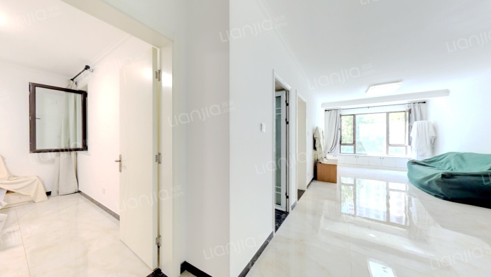 新干线自住精装三居，保持得很好，满二税少-客厅