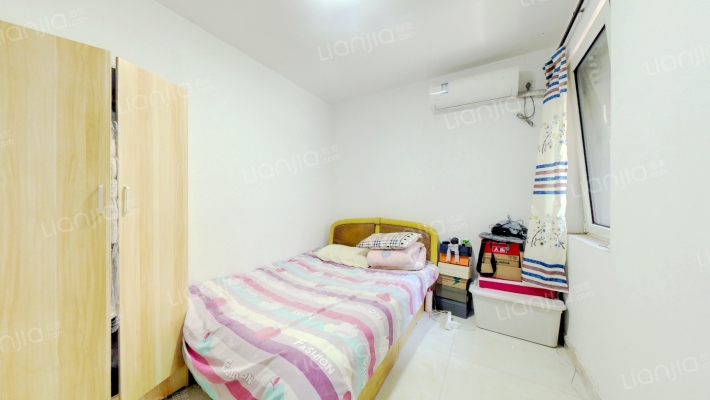 简装两居， 采光和视野都没问题  。-卧室A