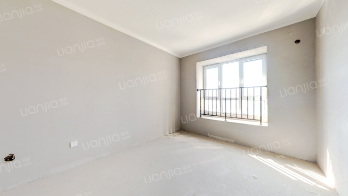 南北三居，毛坯随意装修，业主诚意出售-卧室C