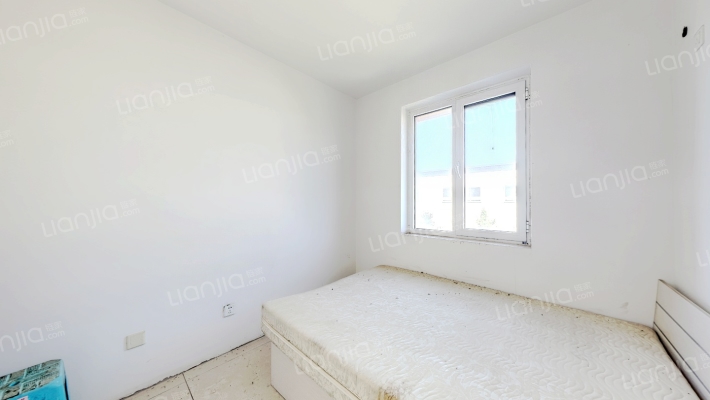 好楼层，采光好，全天都能进光，小区楼间距长，绿化高-卧室B